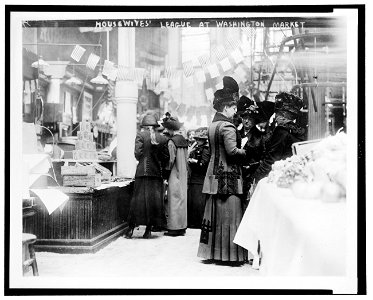 Housewives' League at Washington Market (N.Y.C.) LCCN2003654908 photo