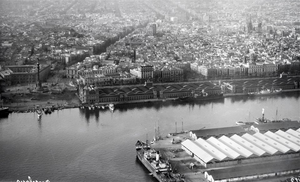 ETH-BIB-Hafen von Barcelona mit Sicht über die Altstadt-Tschadseeflug 1930-31-LBS MH02-08-0112