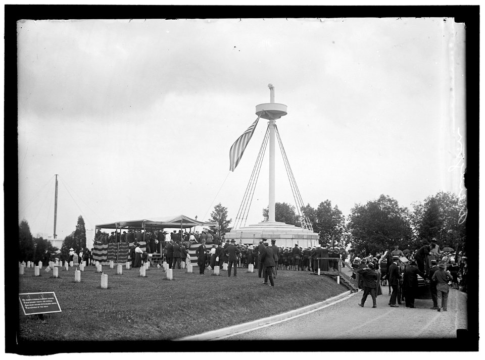 MAINE MEMORIAL DEDICATION, FEBRUARY 15, OF MEMORIAL IN ARLINGTON NATIONAL CEMETERY WHICH INCORPORATED MAST FROM THE BATTLESHIP LCCN2016865123