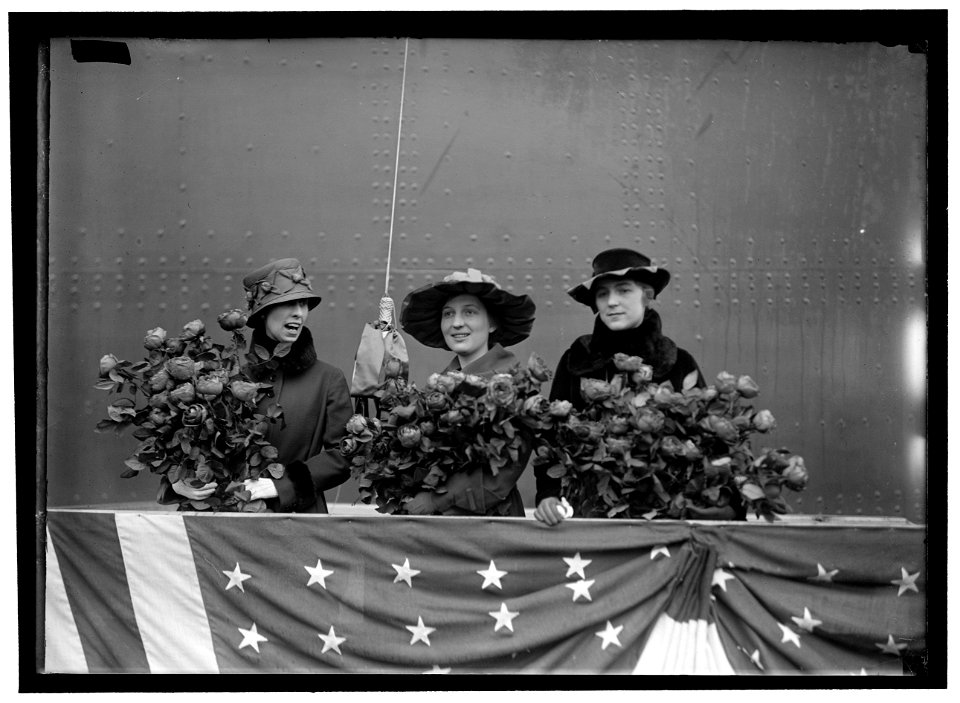 MISSISSIPPI, U.S.S. LAUNCHING AT NEWPORT NEWS. REVIEWING STAND LOC hec.06422