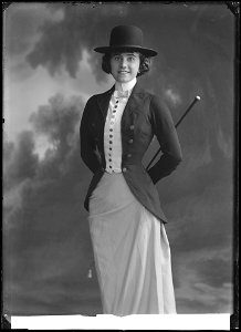 Miss Pettoletti, dancer - SMV - NP046