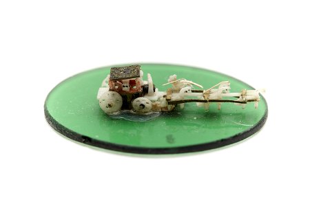Miniatyrkaross dragen av sexspann, kusk och passagerare av elfenben på oval, grön glasplatta - Skoklosters slott - 92174