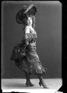 Miss Hansen, dancer - SMV - NH013