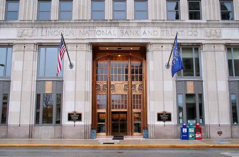 Lincoln Bank Tower entrance in Fort Wayne, Indiana