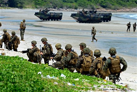 Marines conduct amphibious assault training. - Flickr - Official U.S. Navy Imagery