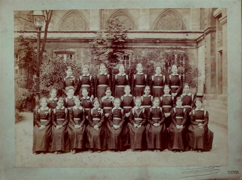 Maison d'éducation L H 1907
