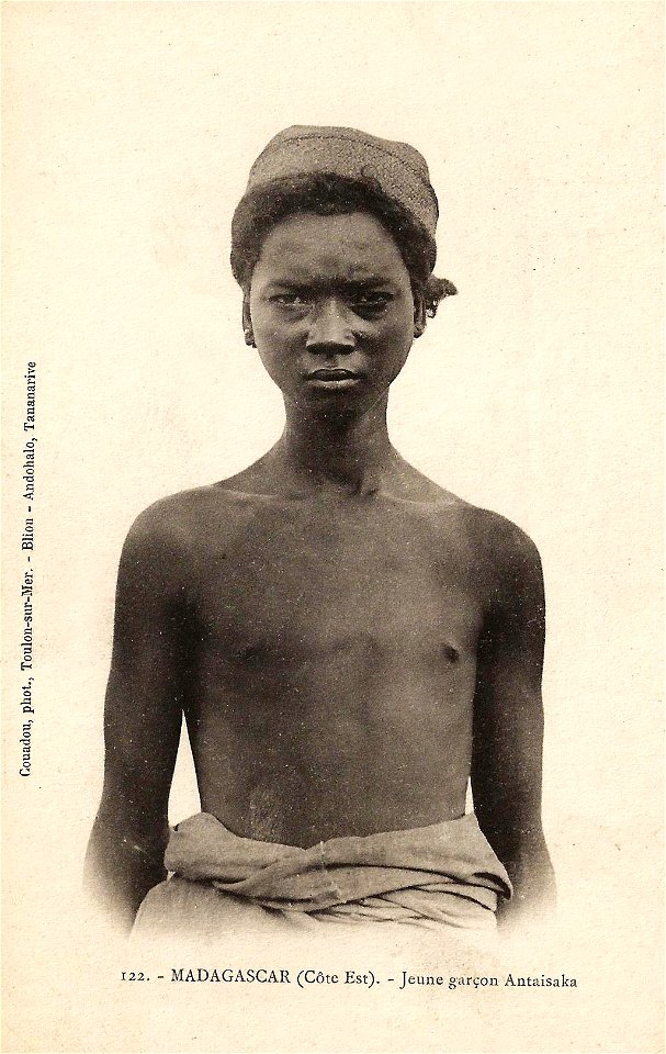 Madagascar-Jeune garçon Antaisaka