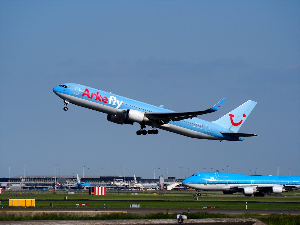 PH-OYE Arkefly Boeing 767-300 takeoff from Schiphol (AMS - EHAM), The Netherlands, 18may2014, pic-1