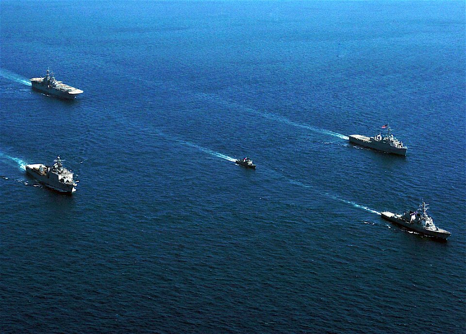 US Navy 061020-N-5067K-043 The Essex Amphibious Ready Group (ARG) sails in a combined formation during an amphibious exercise