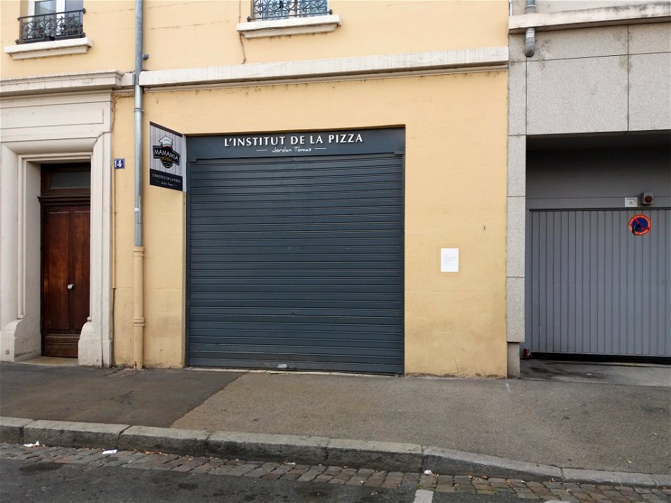 Lyon 7e - Rue Ravier - Portes au numéro 14 - Institut de la pizza