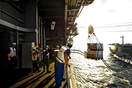 USS BOXER (LHD 4) 131115-N-QP351-022 (10899050233)