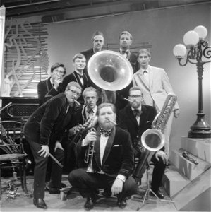TV Meet the Band , the Temperance Seven, Bestanddeelnr 914-1825