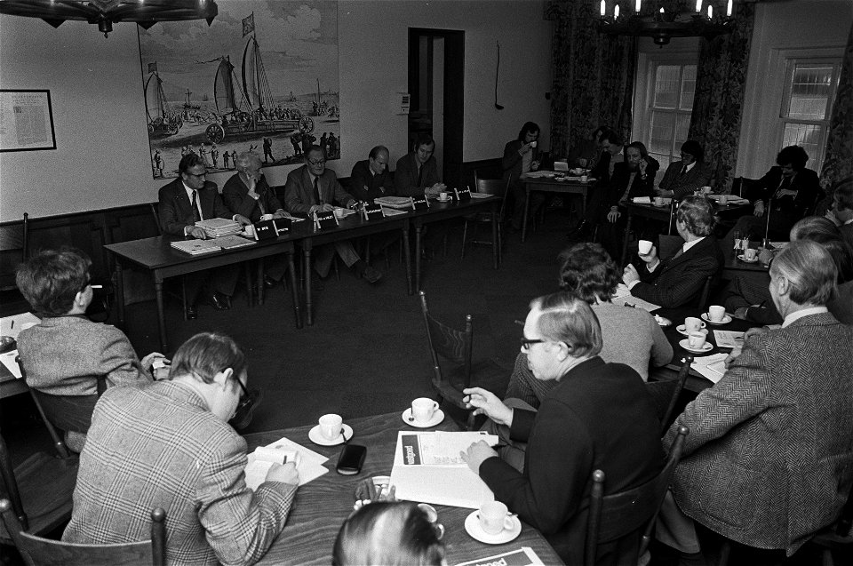 Persconferentie Nederlandse Bond van Makelaars in Nieuwspoort, Bestanddeelnr 926-1781