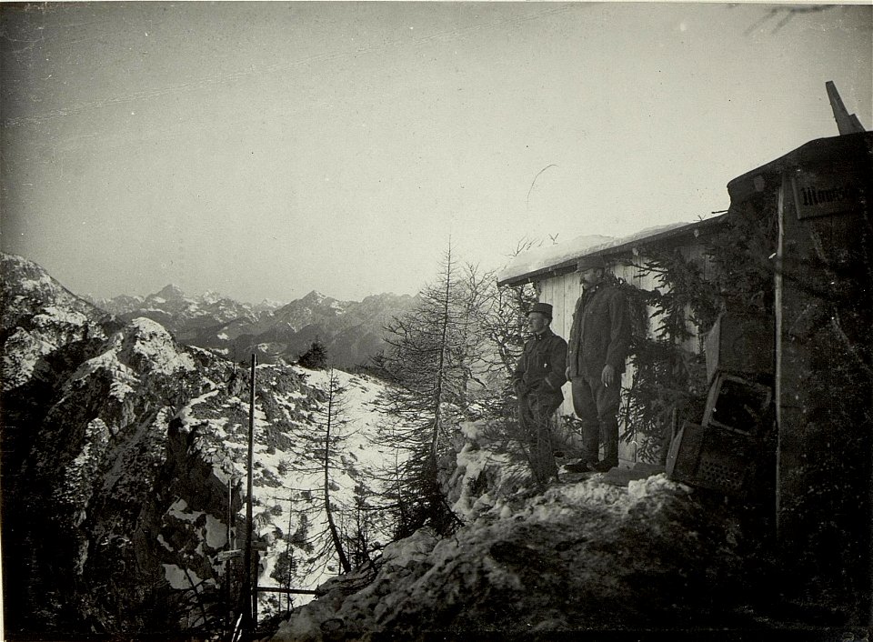 Mannschaftsunterkünfte des Feldhaubitzenregiments Nro.17, 4. Batterie auf dem Kleinen Malurch. (BildID 15467577)