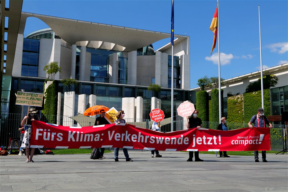 Human chain mobility protest Berlin 2020-06-02 142