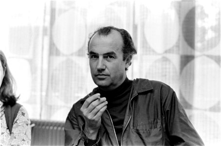 Persconferentie van Italiaanse componist Luigi Mono in Hilversum Luigi Mono (ko, Bestanddeelnr 923-6002