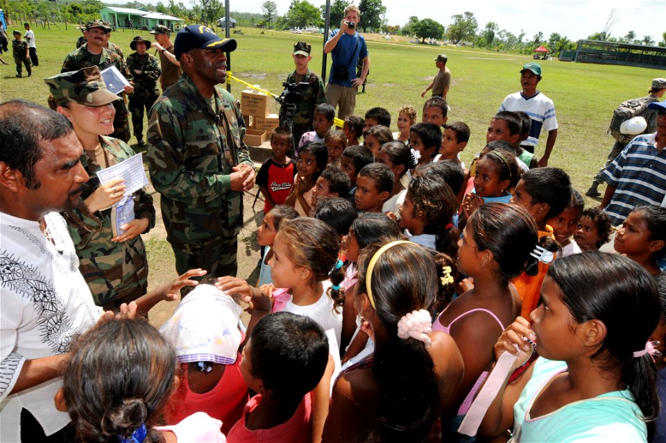 Mission Commander Speaks With Nicaraguans During Continuing Promise 2008 DVIDS109445
