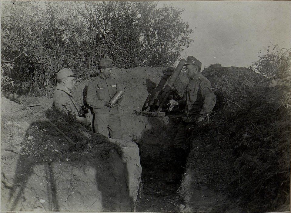 Minnenwerfer in der Stellung Jägerregimentes 99 (Rozyszcze), 24.9.1915 (BildID 15455604)