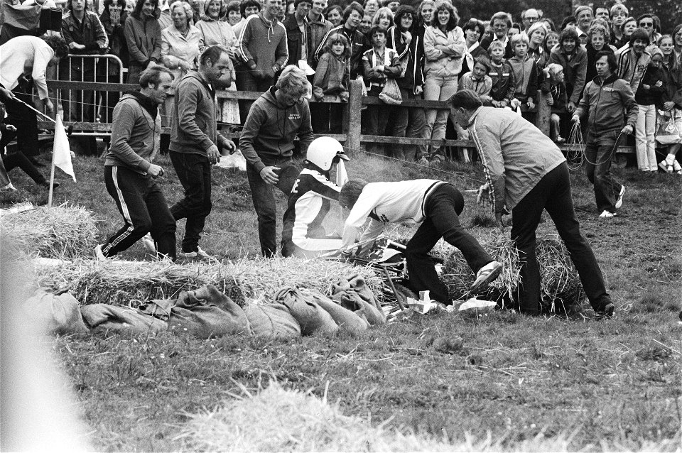 Piet Bambergen tijdens de motortrial, Bestanddeelnr 930-3919