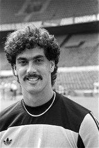 Persdag Feijenoord 16, 17 Johnny Jacobsen , kop, 18, 19 Peter Brunings , kop, Bestanddeelnr 932-2609