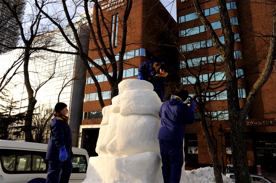 Misawa sailors begin USS Constitution snow sculpture 150131-N-EC644-004