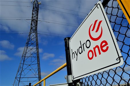 HydroOneOverheadPowerLines2