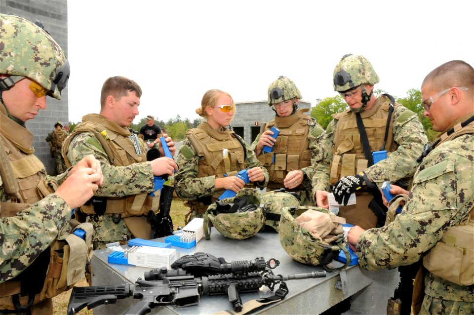 NMCB 11 CSE training 130409-N-UH337-115