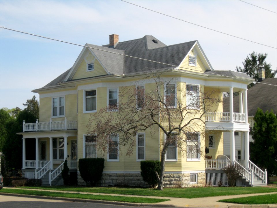 201_S._Franklin_St.,_East_Side_Historic_District,_Stoughton,_WI