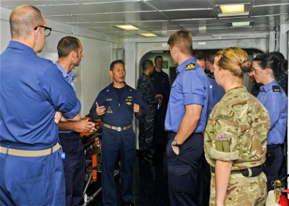 USS BOXER (LHD 4) 131116-N-OQ305-002 (11066006936)
