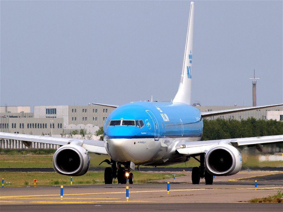 PH-BGR KLM Royal Dutch Airlines Boeing 737-7K2(WL) - cn 39446 taxiing 13july2013 pic1