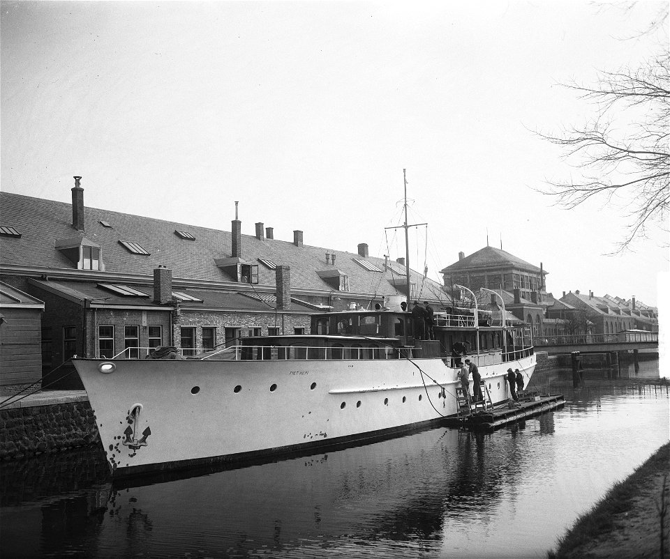 Piet Hein wordt nagezien in Den Helder, Bestanddeelnr 903-2929