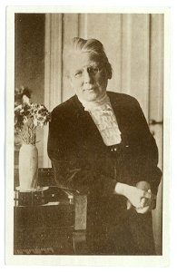Nina Bang standing, large