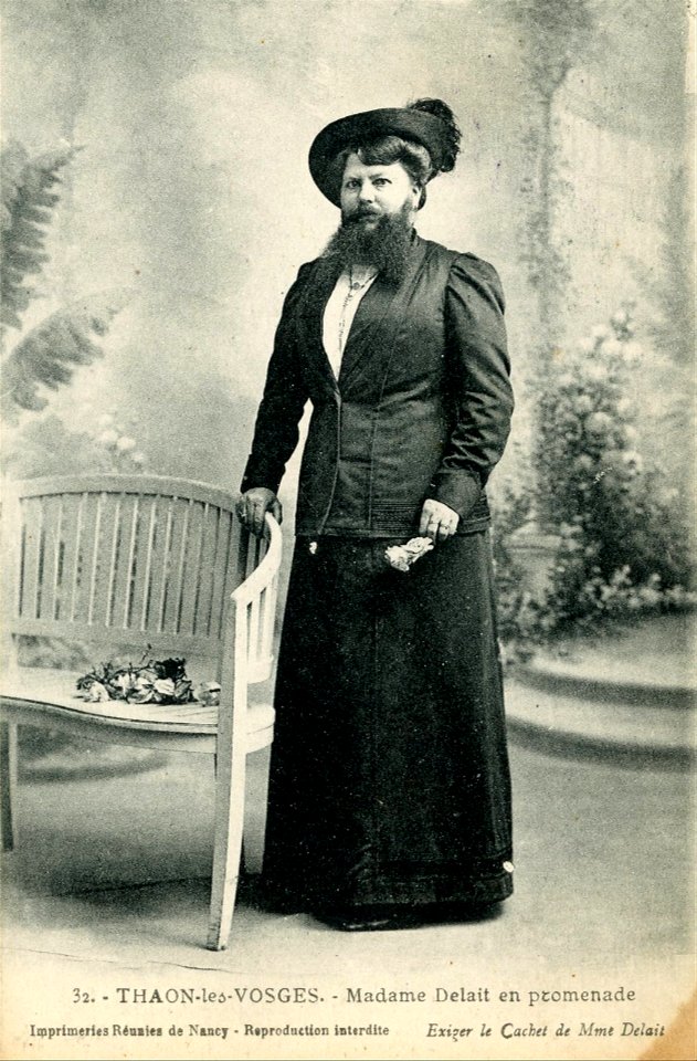 Madame Delait en promenade