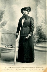 Madame Delait en promenade