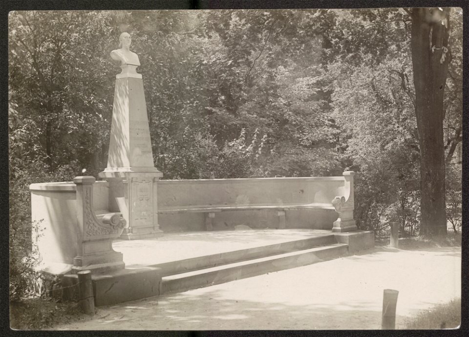 Kielce, ogrod Saski (pomnik Staszyca) ante 1932 (5787145)