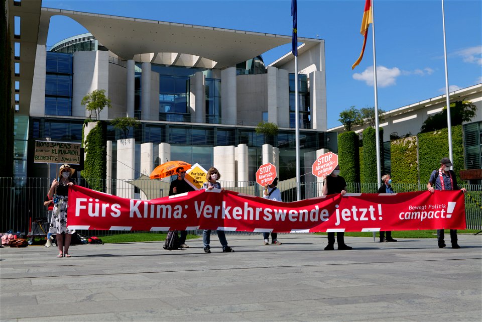 Human chain mobility protest Berlin 2020-06-02 141