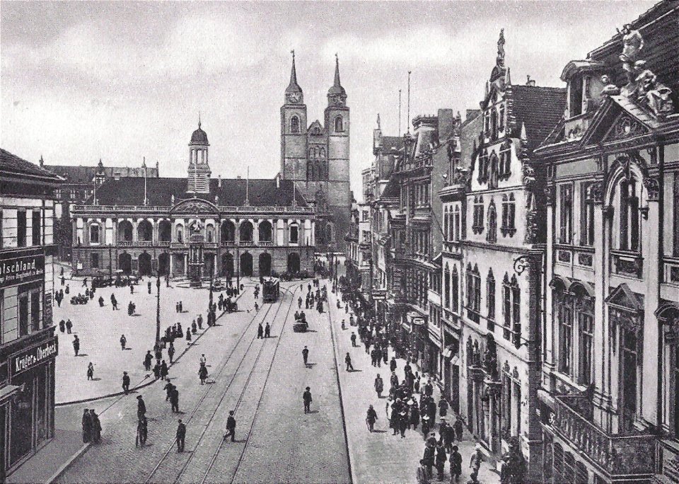 Magdeburg Alter Markt mit Kaiser-Otto-Denkmal und Johanniskirche