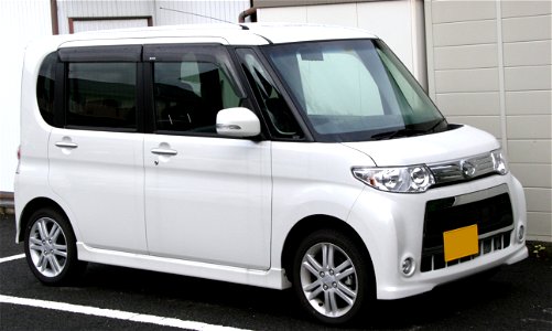 2010_Daihatsu_Tanto_Custom