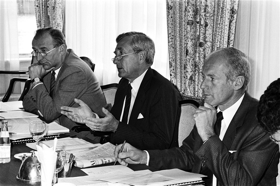 Persconferentie Philips i.v.m. halfjaarcijfers Appelo J. Zantman ( Raad van Best, Bestanddeelnr 932-2864