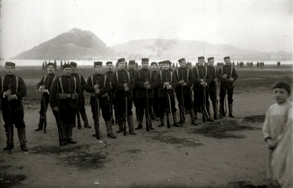 Maniobras militares en la playa de Ondarreta (2 de 6) - Fondo Car-Kutxa Fototeka