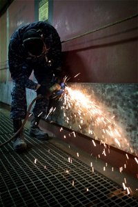 Maintenance aboard USS Bonhomme Richard (LHD 6) 161228-N-WF272-239