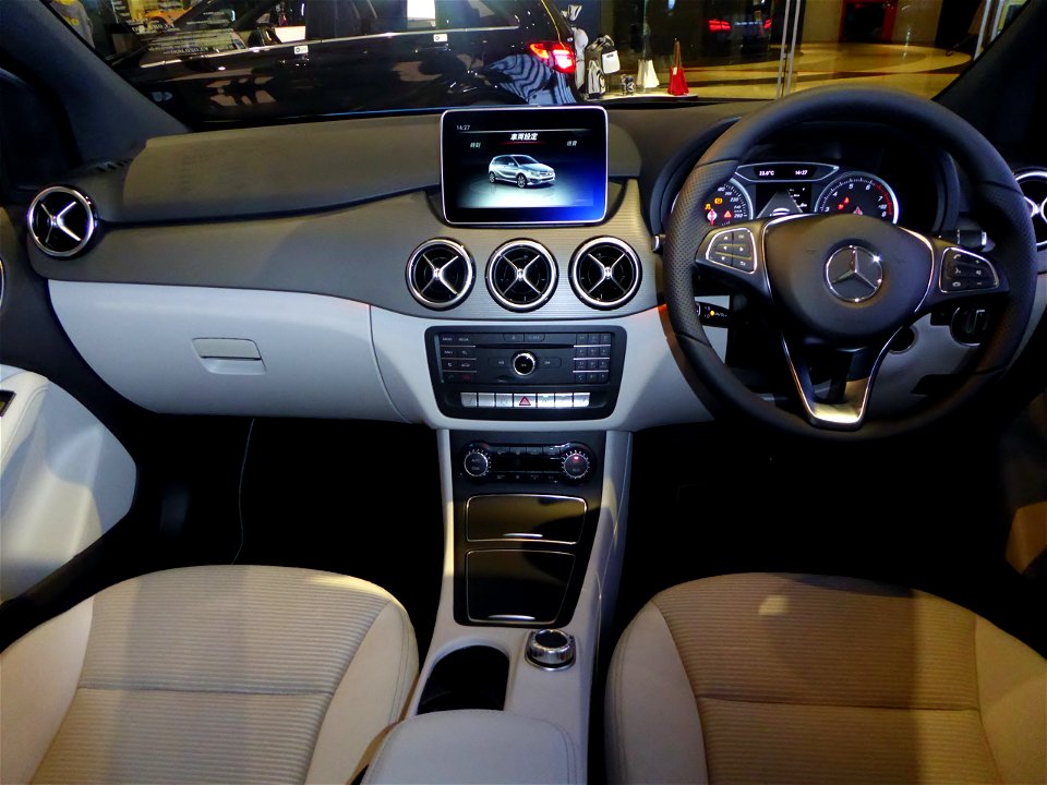 Mercedes-Benz B180 (W246) interior