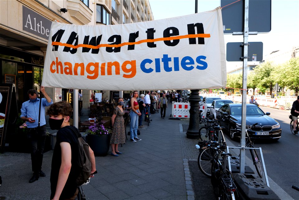 Human chain mobility protest Berlin 2020-06-02 25