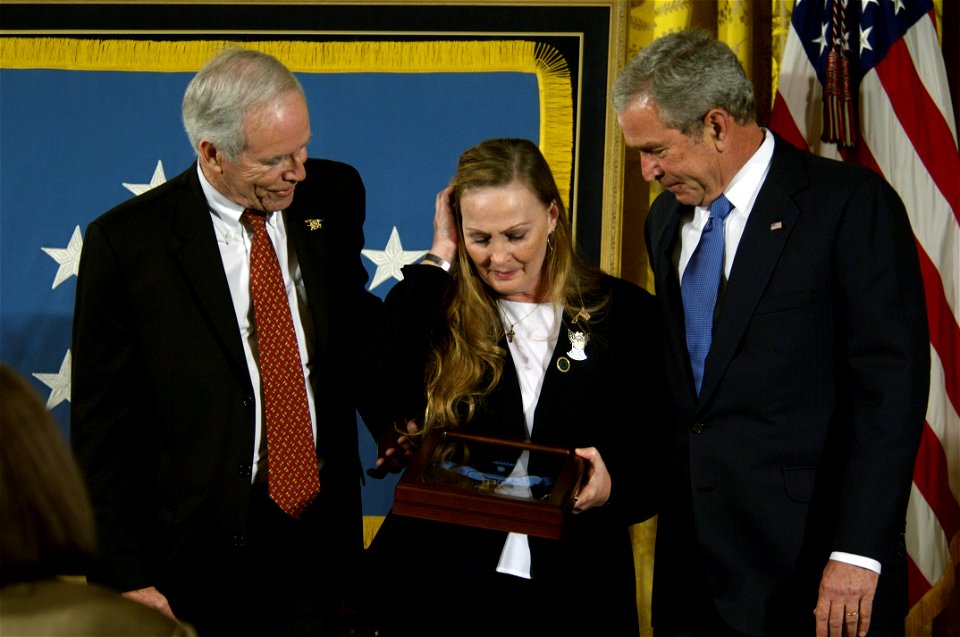 US Navy 071022-N-5319A-025 President George W. Bush presents the Medal of Honor to Daniel and Maureen Murphy, the parents of Navy SEAL Lt. Michael Murphy, during a ceremony at the White House