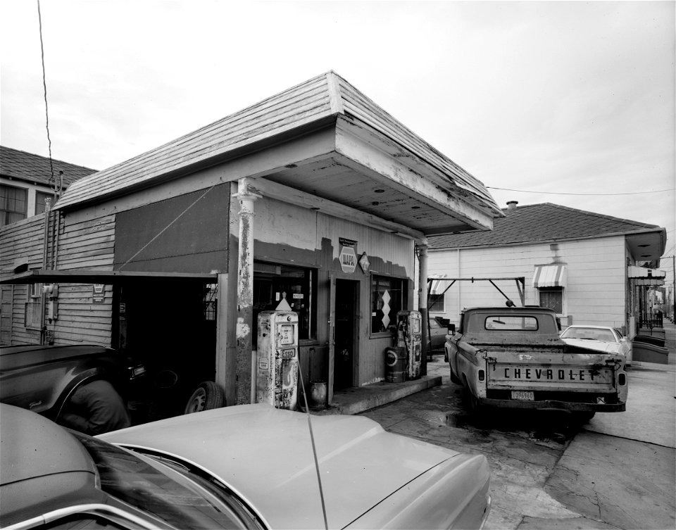 MarignyGasStationJetLowe