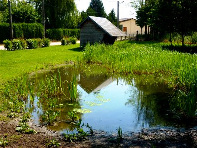 Perriers-la-Campagne (Eure, Fr) lavoir et mare