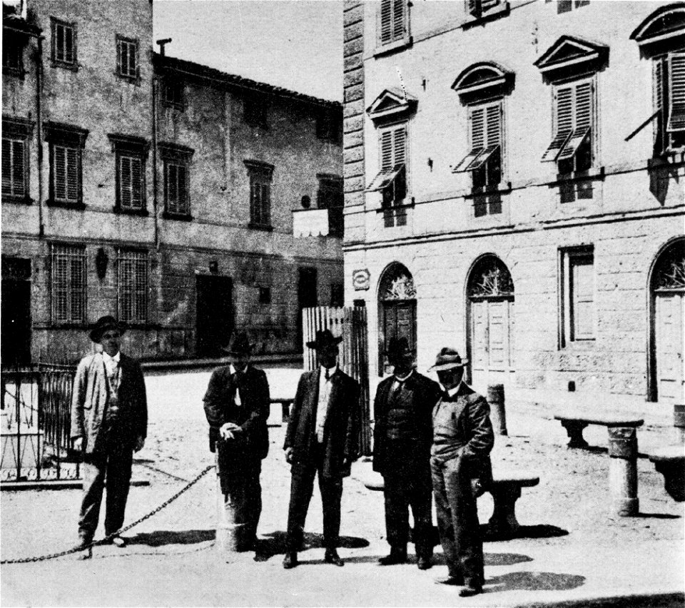 Montevarchi people in Mazzini square