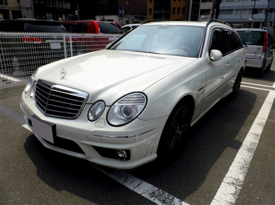 Mercedes-Benz E63 AMG STATIONWAGON (S211) front