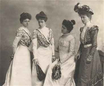Maria Josepha with her 3 daughters photo