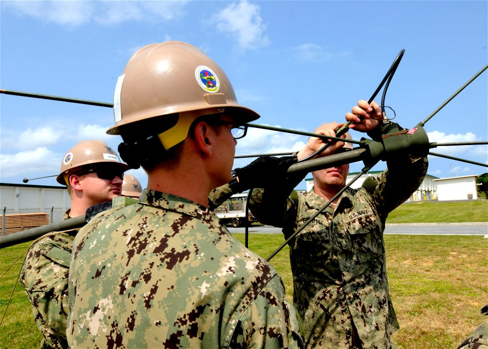 NMCB 1 DET Okinawa Sailors conduct SCWS training 140417-N-EP471-015